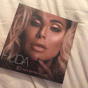 Huda Beauty 3D Highlighter Palette